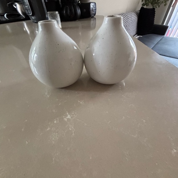 Elegant White Ceramic Vases - Picture 3 of 5